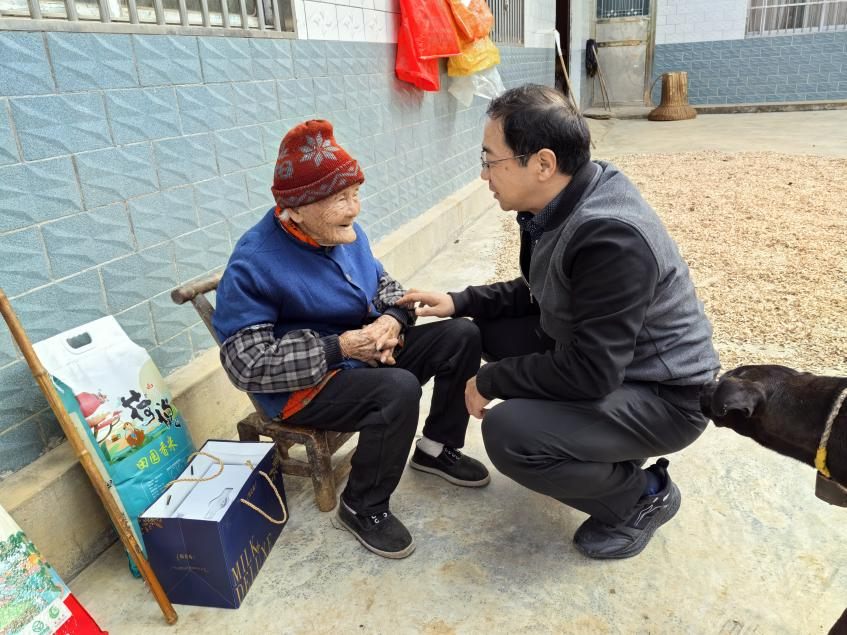 重阳敬老情意浓 走访慰问暖人心 ——省社会主义学院驻仁和坪村工作队看望慰问高龄老人